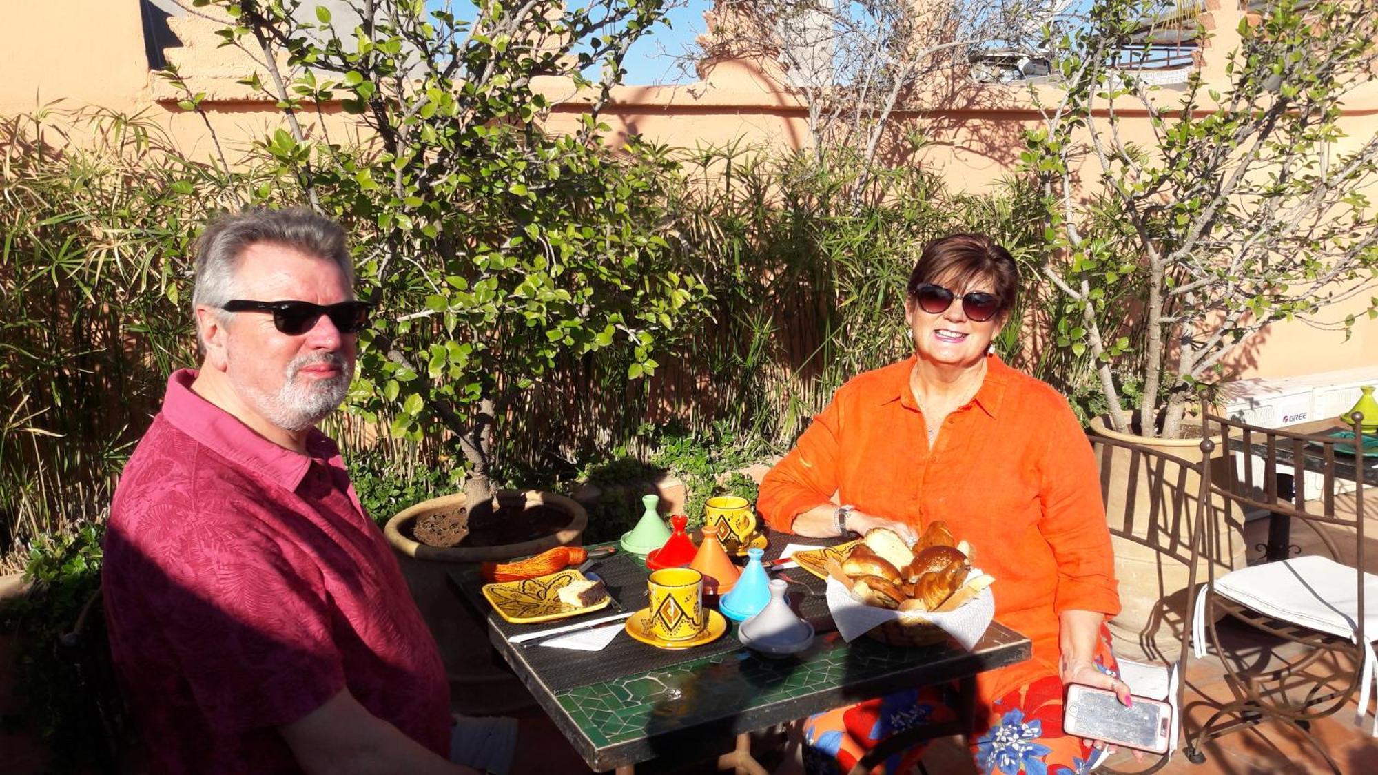Riad Les Nuits De Marrakech Marrakesh Exterior photo A couple eating at a restaurant