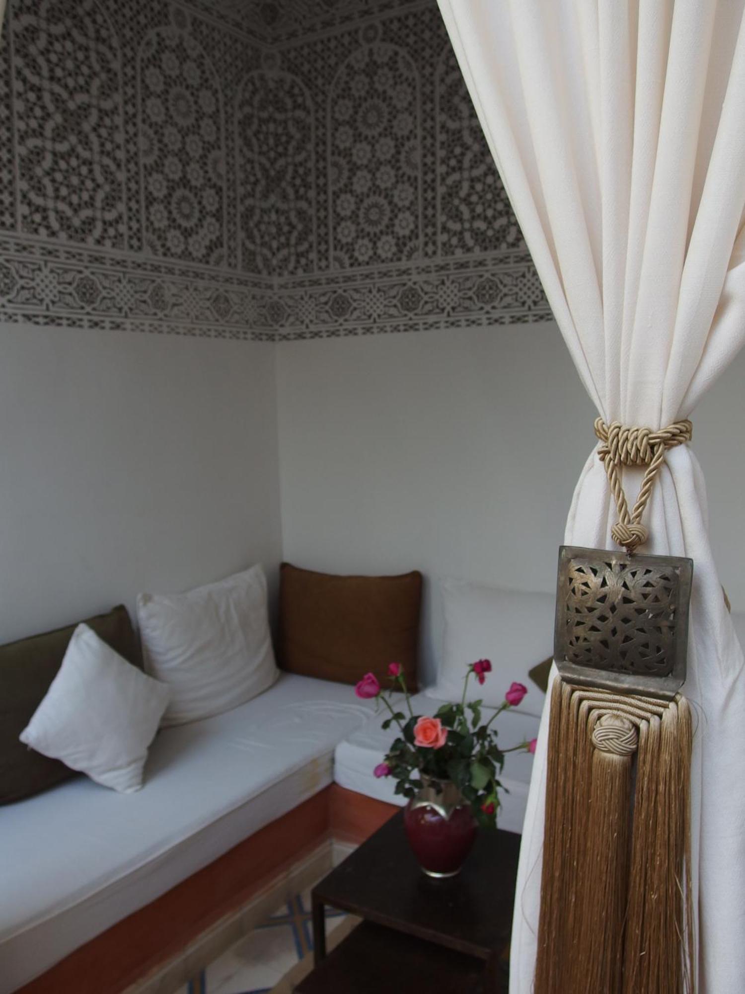 Riad Les Nuits De Marrakech Marrakesh Exterior photo A curtain tieback